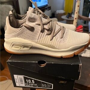 Under Armour Men's Curry 4 Low Basketball Shoes - Cream size 10.5